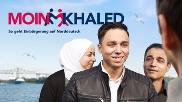alt= "Ein Werbebild mit der Überschrift "Moin Khaled. So geht Einbürgerung auf Norddeutsch.""